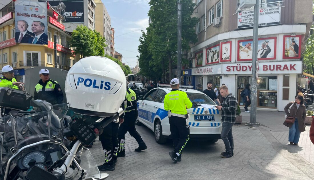 Araç girişinin yasak olduğu caddede polis denetim yaptı