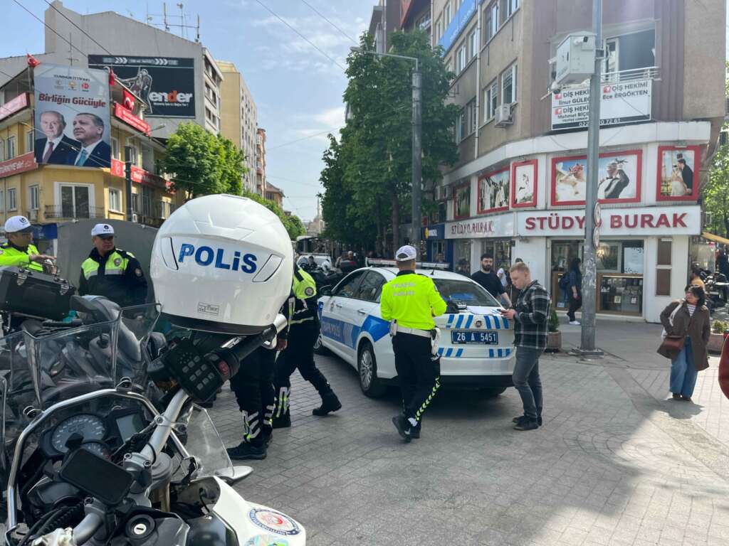 Araç girişinin yasak olduğu caddede polis denetim yaptı