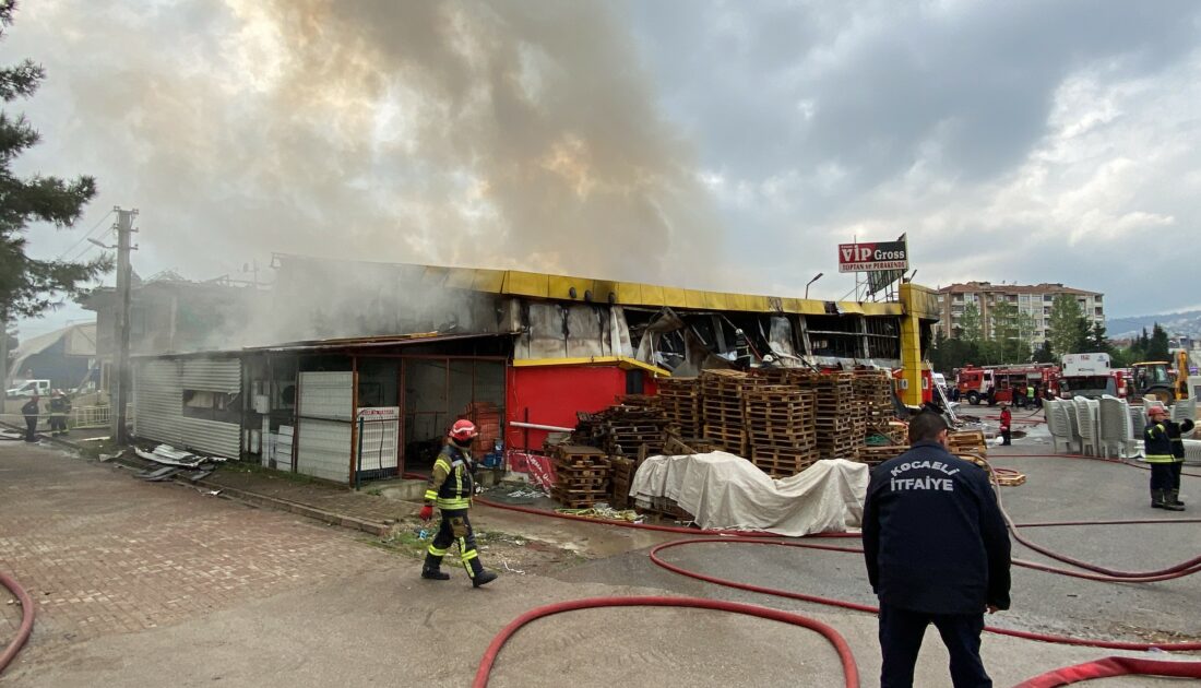 Yangın 2 saate kontrol altına alındı, market küle döndü