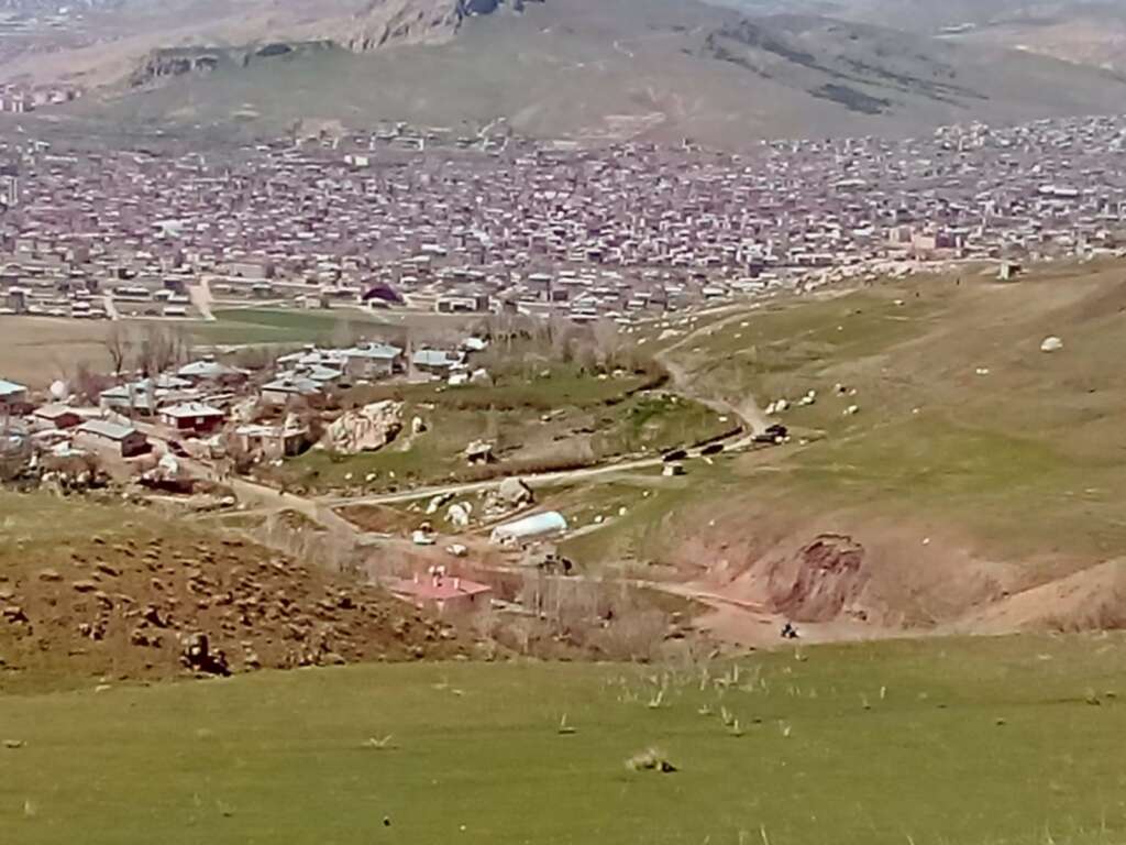 Kaçak kazı ihbarına giden ekipler patlayıcıyla karşılaştı