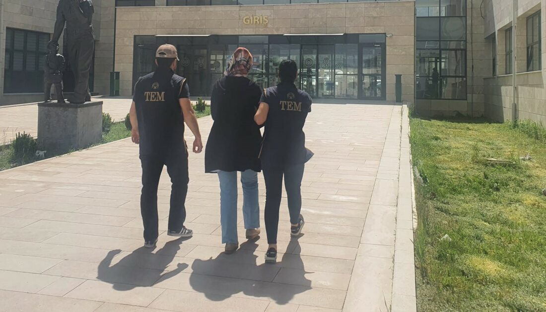 FETÖ’ye üye olmaktan aranan kadını jandarma yakaladı