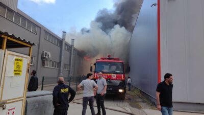 Bursa’da sandalye fabrikası alevlere teslim oldu