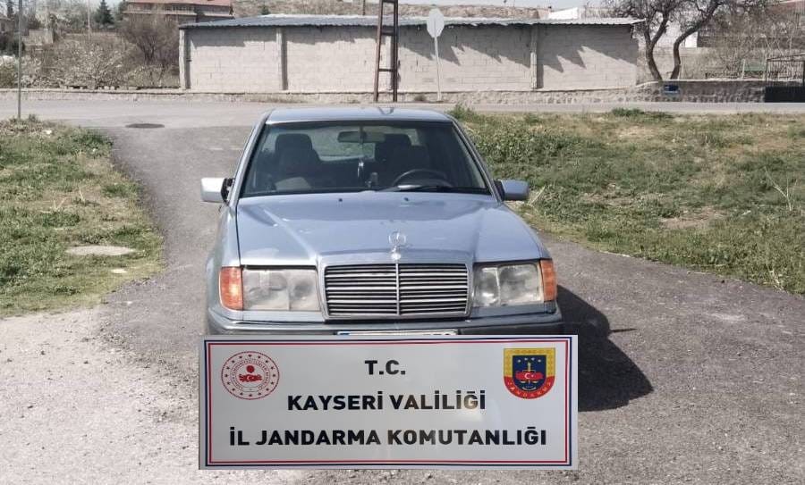 Çalıntı otomobilden uyuşturucu ele geçirildi