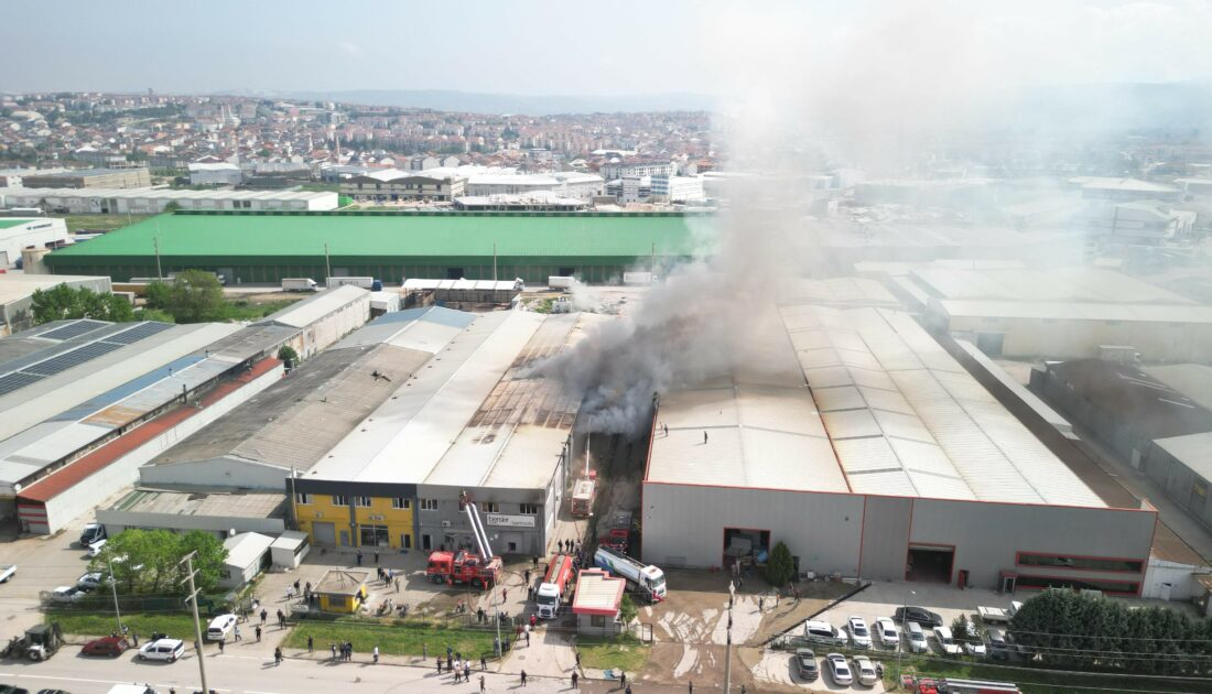 Bursa’da sandalye fabrikasında çıkan yangın söndürüldü