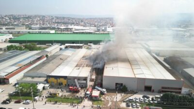 Bursa’da sandalye fabrikasında çıkan yangın söndürüldü