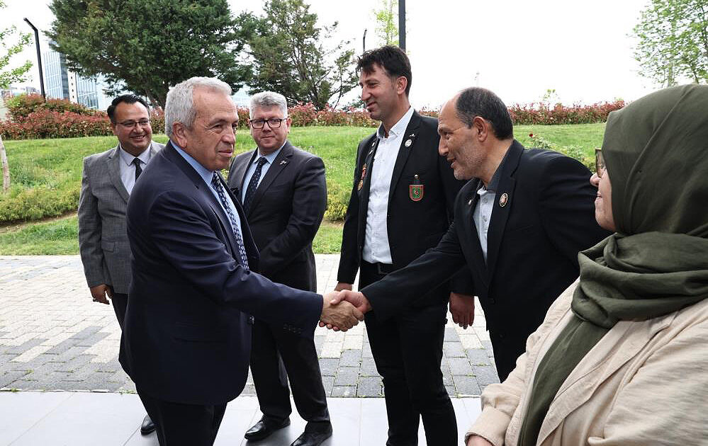 Başkan Özdemir şehit yakınlarını ve gazileri ziyaret etti