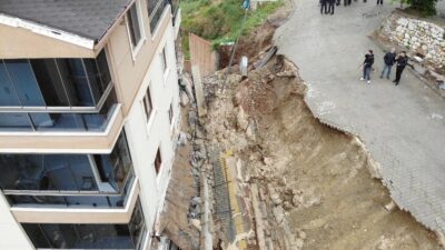 Gemlik’teki heyelanın boyutu havadan görüntülendi