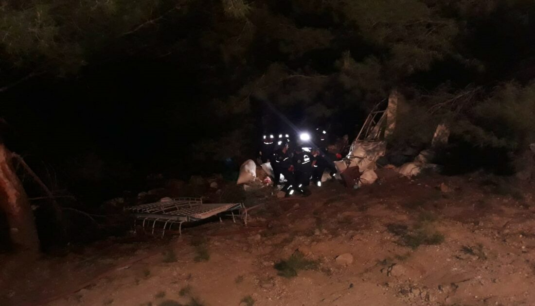 Minibüs uçuruma düşüp yandı: 3 ölü, 18 yaralı