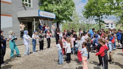 Üniversiteliler Bursa’nın o köyüne kütüphane kurdu