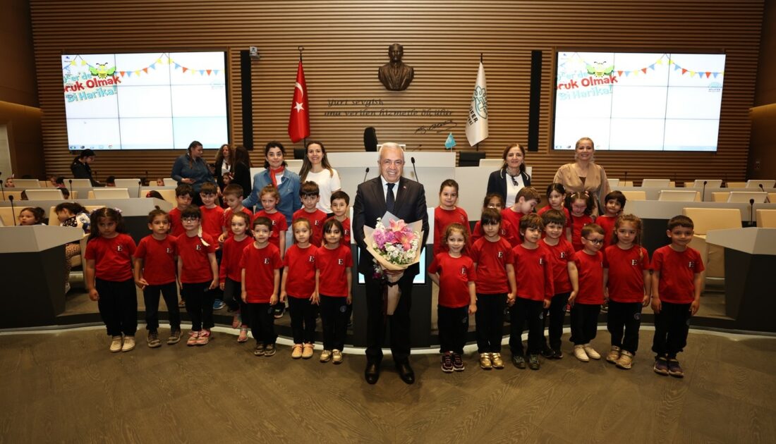 Bursa’da minikler bayram coşkusunu Başkan Özdemir ile paylaştı
