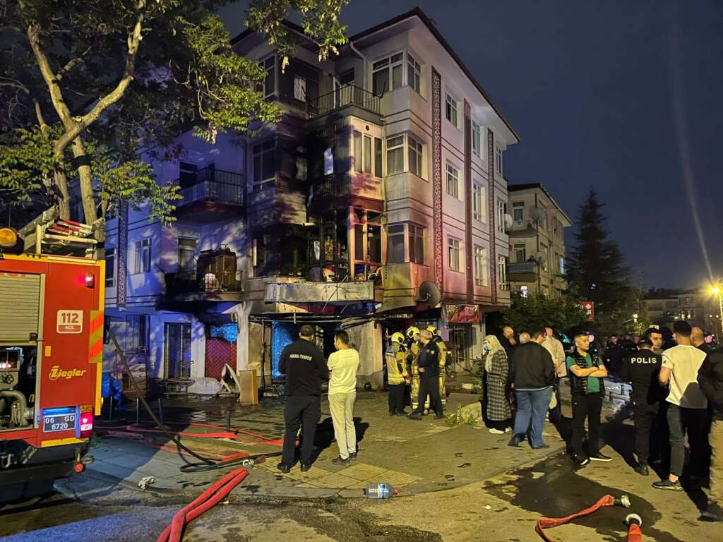 Bakkalda çıkan yangın paniğe neden oldu