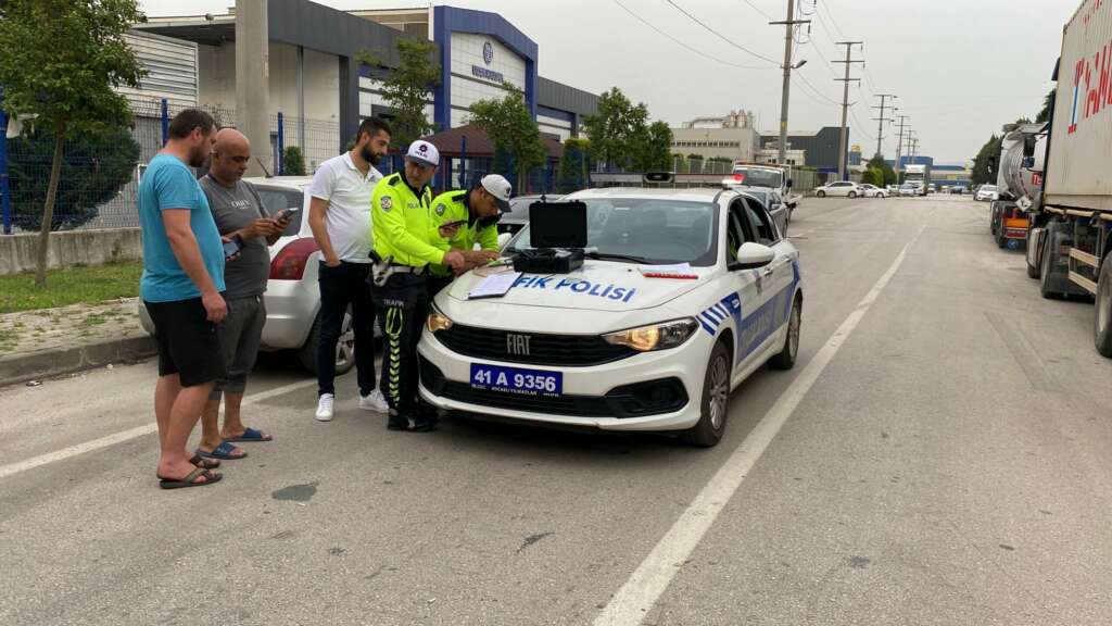 Park halindeki TIR’a çarpınca alkollü olduğu ortaya çıktı