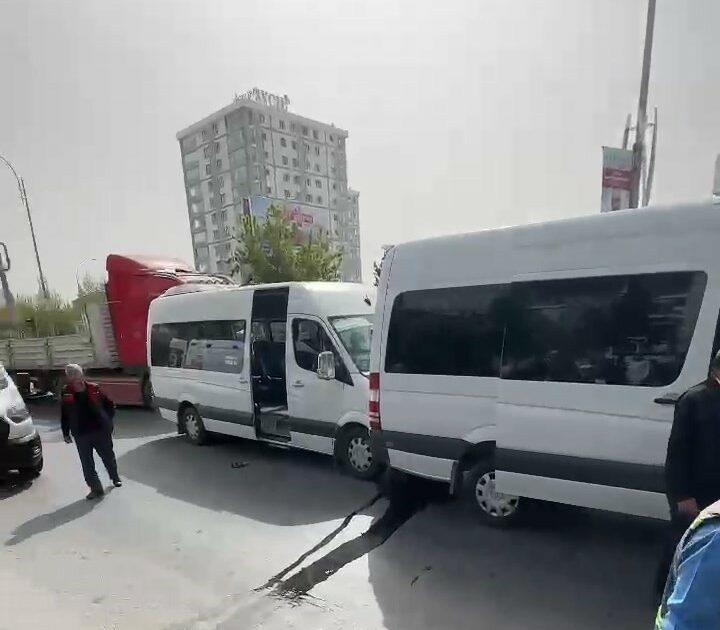 Zincirleme trafik kazası: 1 yaralı