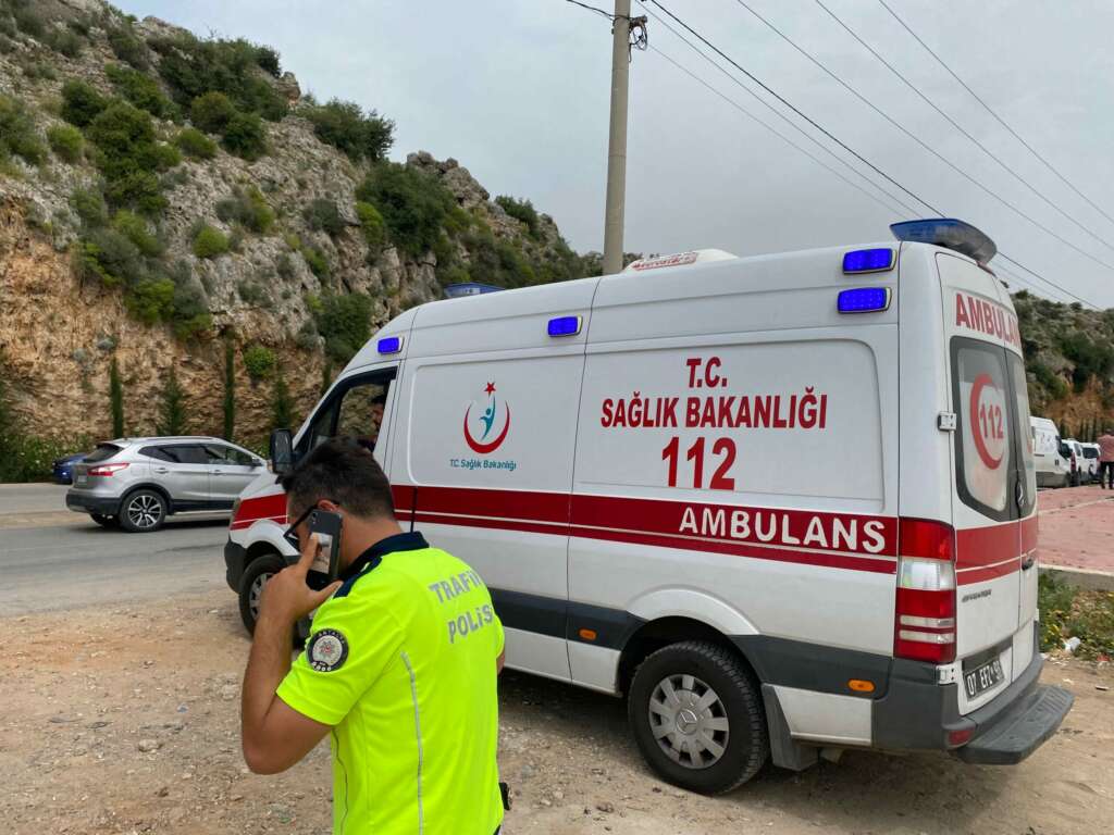 Kontrolden çıkan otomobil uçuruma yuvarlandı