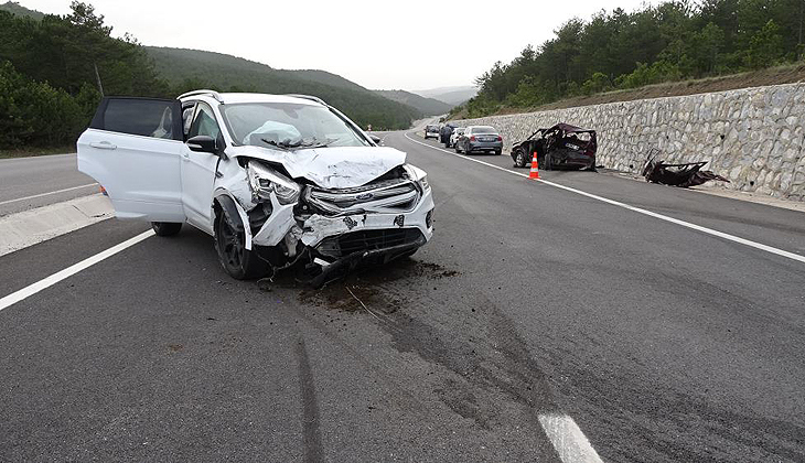 Bursa plakalı araç kaza yaptı: 1 ölü, 2 yaralı