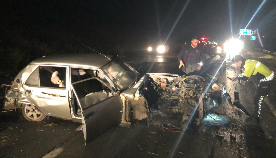 Çorlu’da feci kaza: Hurdaya dönen otomobilin motoru çıktı