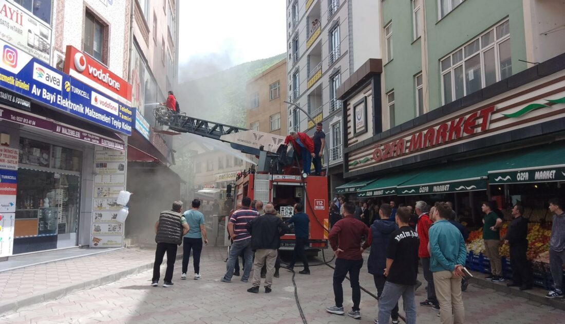 2 katlı mağazada çıkan yangında maddi hasar meydana geldi