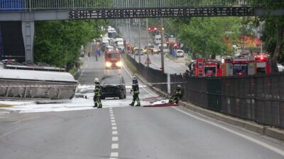 Kocaeli’de benzin yüklü tanker kazası: Patlama riskine karşı yol trafiğe kapatıldı