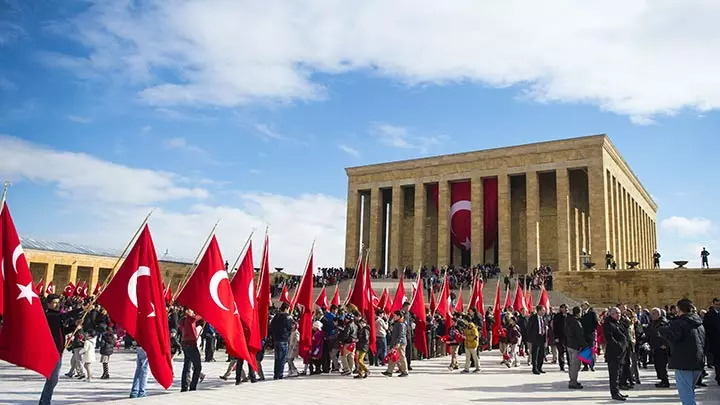 23 Nisan törenleri TBMM Atatürk anıtında yapılan törenle başladı
