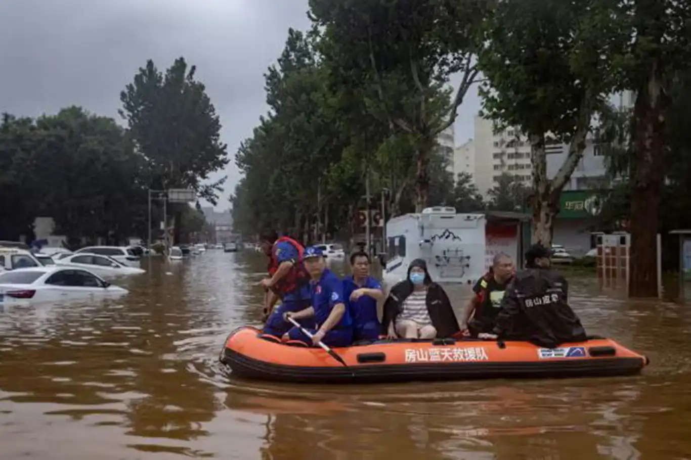 Çin’de şiddetli yağışlarda can kaybı artıyor: 4 ölü, 10 kayıp