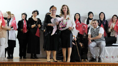 Bursa Kız Lisesi mezunlarından anlamlı gösteri