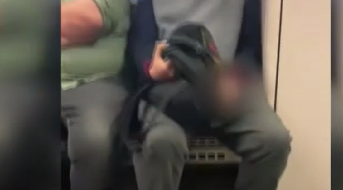 Metroda genç kıza bakarak mastürbasyon yaptı