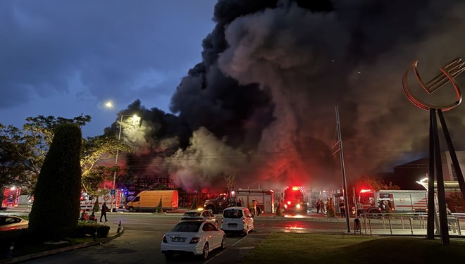 İzmir’de iki fabrikada yangın