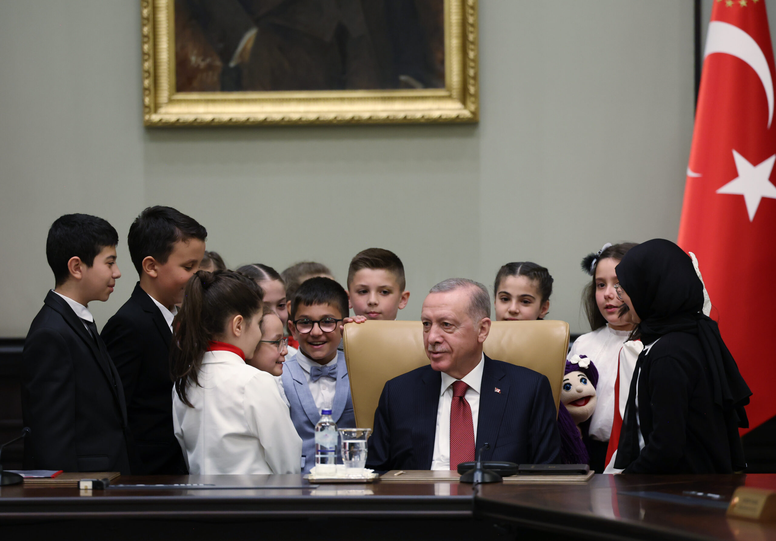 Cumhurbaşkanı Erdoğan, Cumhurbaşkanlığı Külliyesi’nde çocukları kabul etti