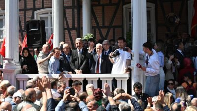 Bursa Büyükşehir Belediye Başkanı Bozbey göreve başladı