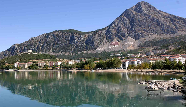 Eğirdir Gölü ikiye ayrılma tehlikesi yaşıyor