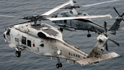 Japon donanmasına ait 2 helikopter okyanusa düştü