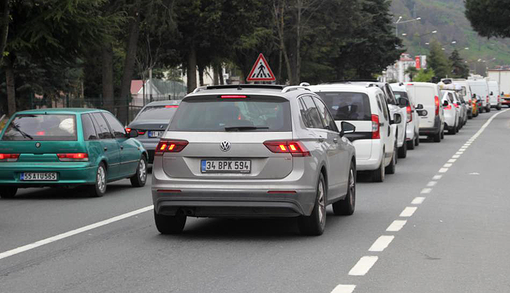 Karadeniz Sahil Yolu’nda trafik yoğunluğu