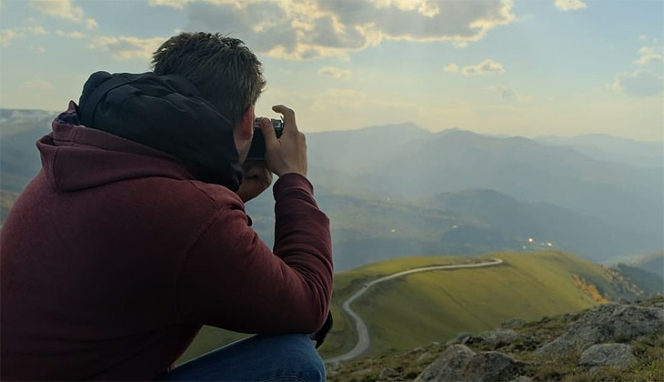 Kıvanç Tatlıtuğ’dan oğlu Kurt Efe ile sahil pozları