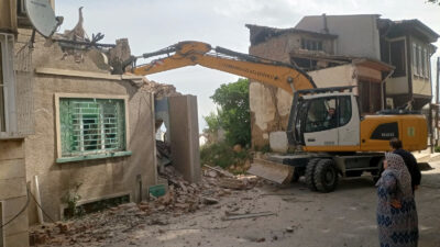 Osmangazi’de metruk binalar vatandaşın güvenliği için yıkılıyor