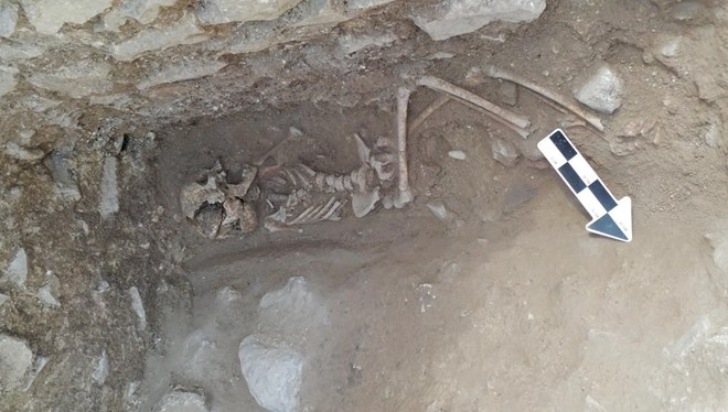 Mezardan çıkmaya çalışıyor: 4 bin 200 yıllık zombi mezarı