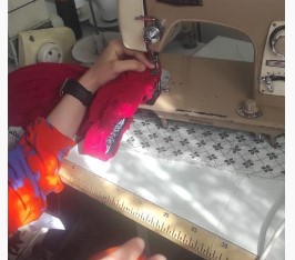 Vatandaşın parmağına batan iğne çıkarıldı Vatandaşın parmağına batan iğne çıkarıldı