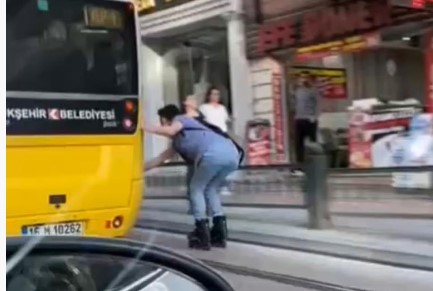 Bursa’da patenli yolcu yürekleri ağza getirdi