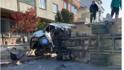 Bursa’da minibüs ile kamyonet çarpıştı