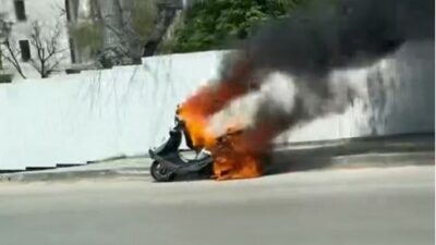 Bursa’da seyir halindeki motosiklet yandı