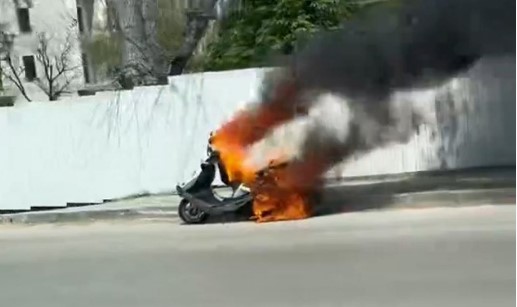 Bursa’da seyir halindeki motosiklet yandı