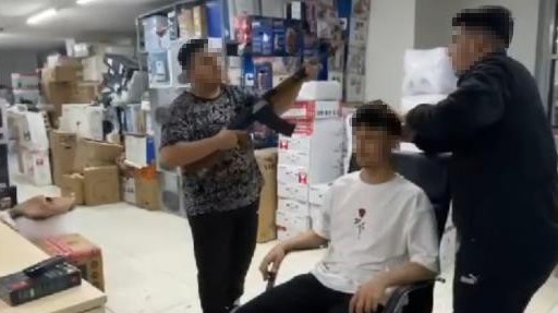 Pompalı tüfekle video çekip, ‘Mizah için yaptık’ dediler Pompalı tüfekle video çekip, ‘Mizah için yaptık’ dediler