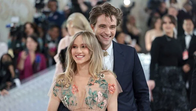 Suki Waterhouse ve Robert Pattinson bebek sahibi oldu