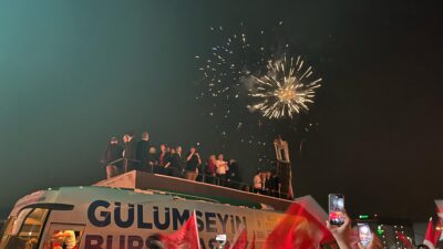 Bozbey, Kent Meydanı’nda vatandaşla buluştu