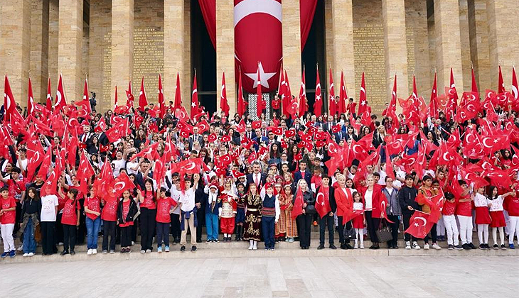 23 Nisan’da Anıtkabir’i 100 bini aşkın kişi ziyaret etti