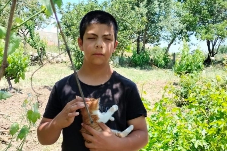 14 yaşındaki Alperen şehir dışına gideceği esnada polis tarafından yakalandı