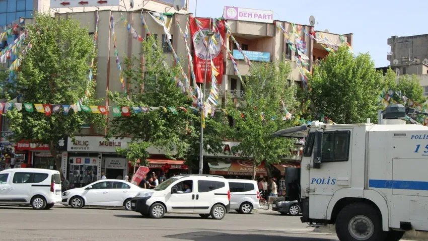 DEM Parti Batman il binasına polis baskını: ‘Batman iradene sahip çık’