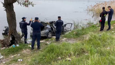 Otomobil göle uçtu: 1 kişi hayatını kaybetti