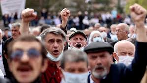 Emekliler siyasileri rahat bırakmayacak!… Alper Özüpak yazdı…