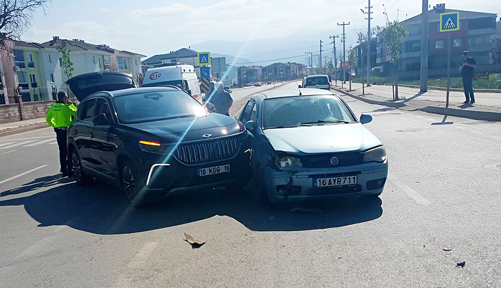 Otomobil ile cip çarpıştı: 3’ü çocuk 5 kişi yaralandı