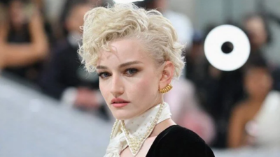 Julia Garner Fantastik Dörtlü’nün Gümüş Sörfçü’sü oldu